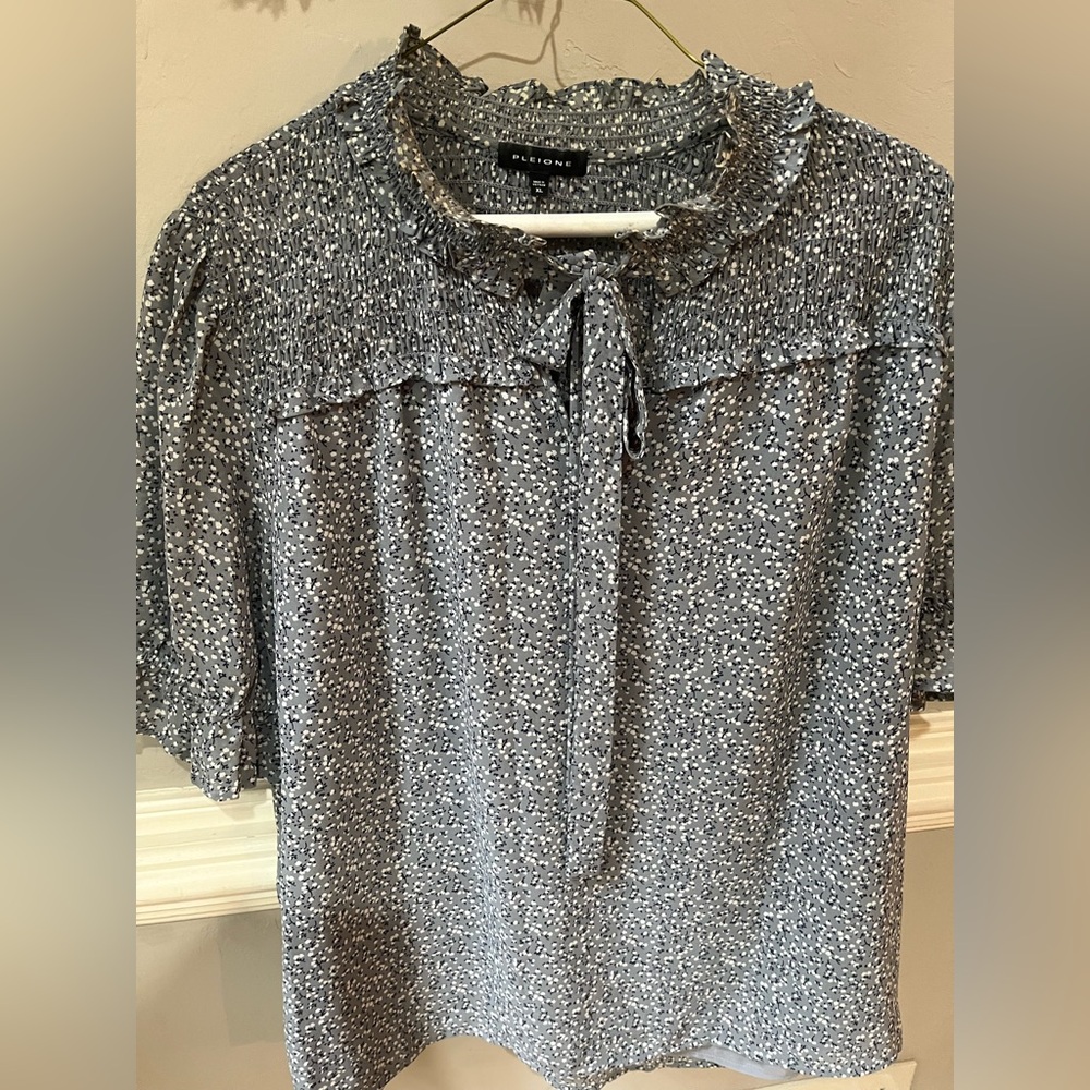 Pleione slate gray and navy blue XL blouse.
